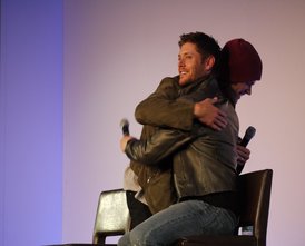 Jared and Jensen hug